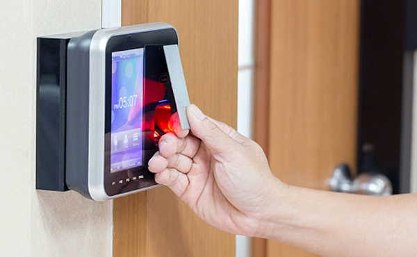 RFID kartlı ve şifreli okuyucular